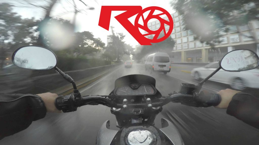 Consejos para manejar tu moto bajo la lluvia