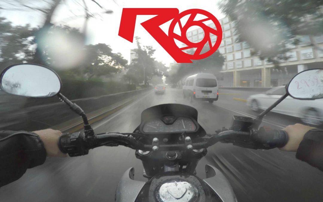 Consejos para manejar tu moto bajo la lluvia